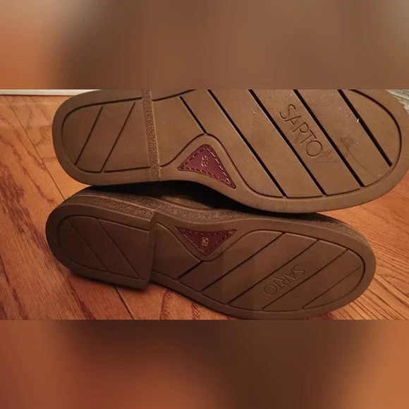 New sarto,suede, ankle boots camel color size 5 - Picture 4 of 4